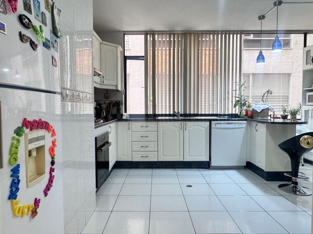 Departamento de 4 Dormitorios con Excelente Ubicación en Venta Sector República del Salvador