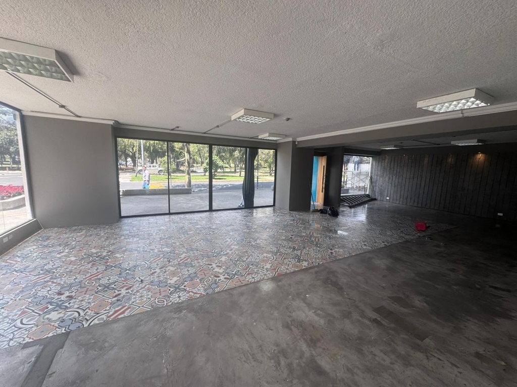 Local en Alquiler con Excelente Ubicación Sector República del Salvador 