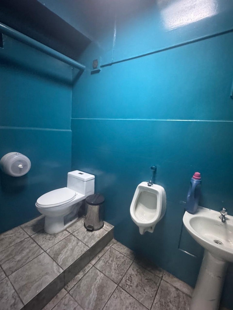 Local en Alquiler con Excelente Ubicación Sector República del Salvador 