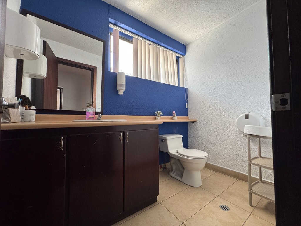 Casa Comercial con Excelente Ubicación en Venta Sector Mariana de Jesús