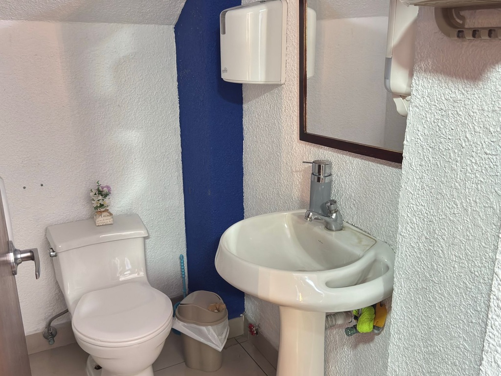 Casa Comercial con Excelente Ubicación en Venta Sector Mariana de Jesús