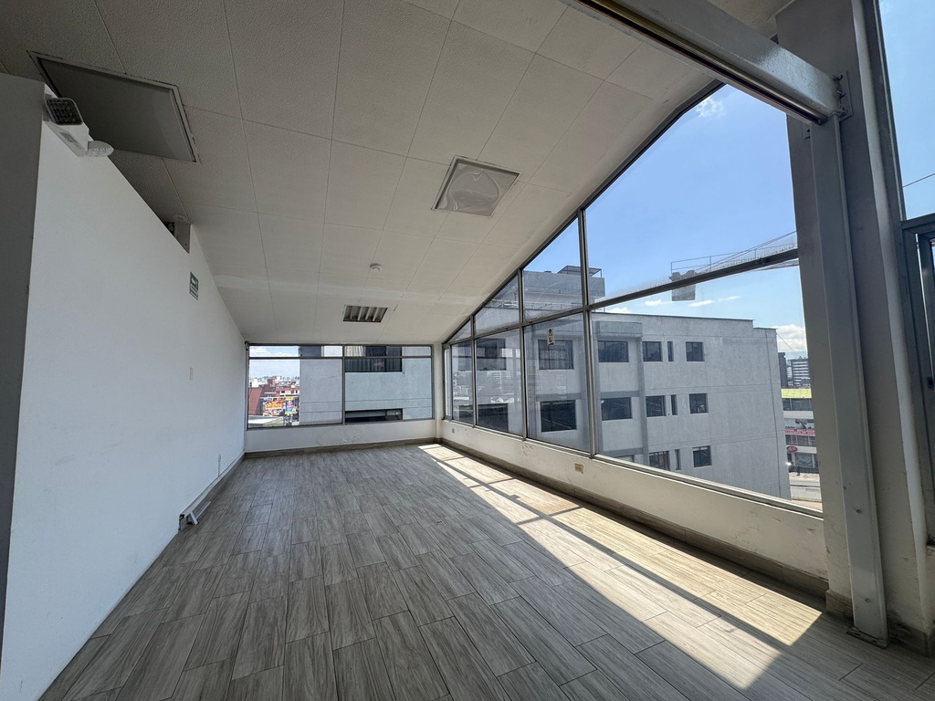 Oficina con Excelente Ubicación en Venta Sector Granda Centeno