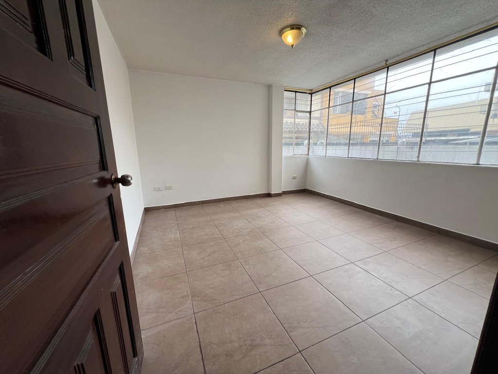 Departamento con Ubicación Estratégica en Alquiler Sector Rumipamba