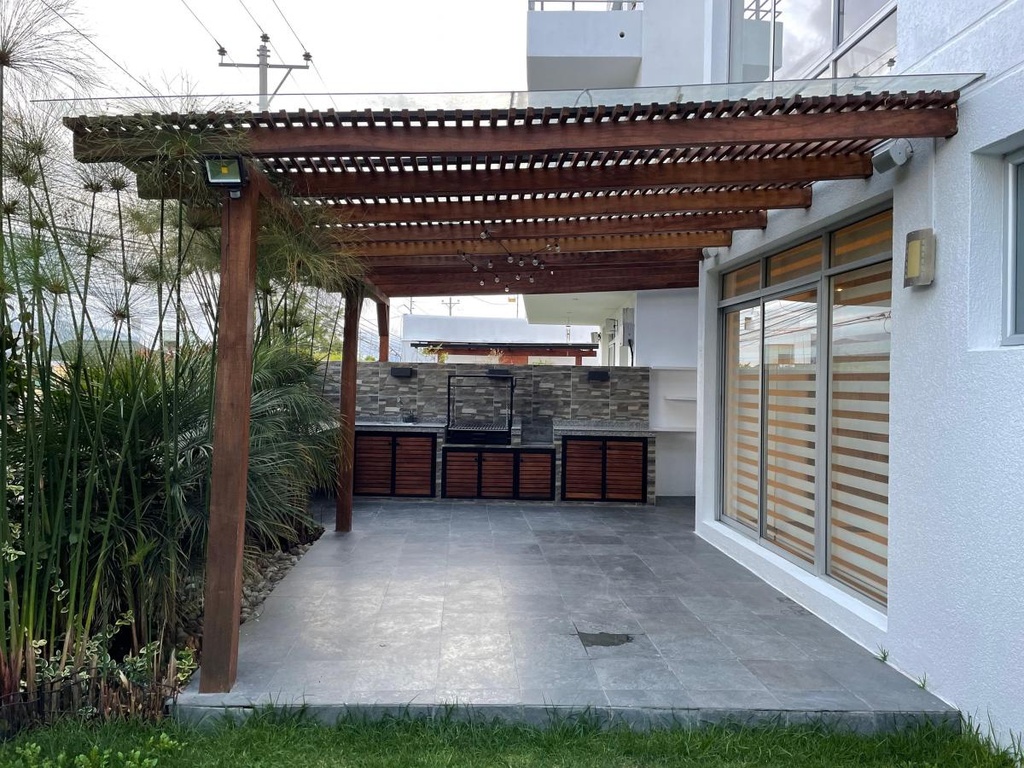 Departamento con Excelente Ubicación en Alquiler Sector Cumbayá