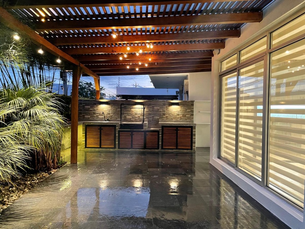 Departamento con Excelente Ubicación en Alquiler Sector Cumbayá