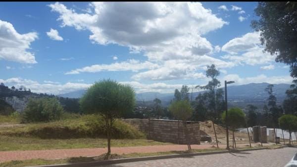 Terreno de Oportunidad en Venta Sector Cumbayá 
