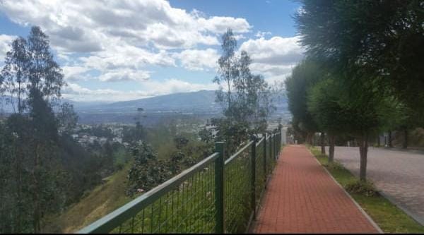 Terreno de Oportunidad en Venta Sector Cumbayá 