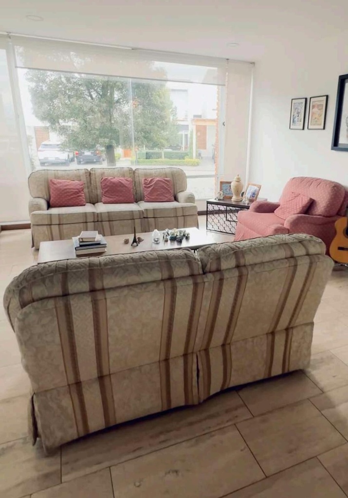 Casa Moderna con Excelente vista en Venta Sector Cumbayá