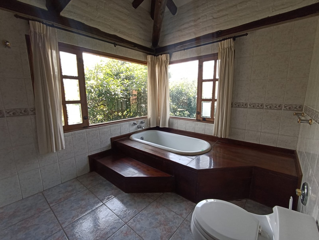 Casa en Alquiler con Excelente Ubicación  Sector Cumbayá