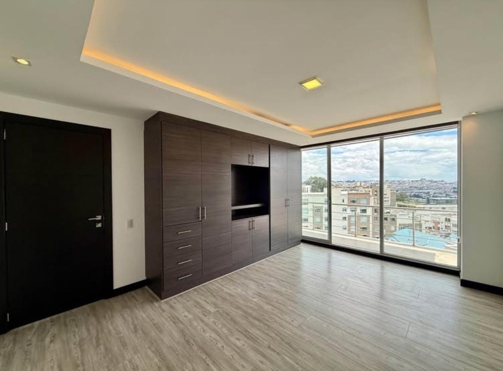 Departamento con Hermosa Vista en Alquiler Sector Quito Tenis