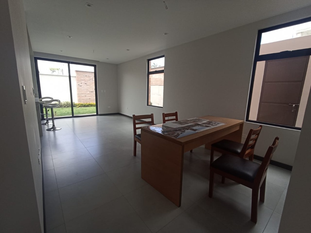 Casa en Venta a Estrenar Sector Puembo
