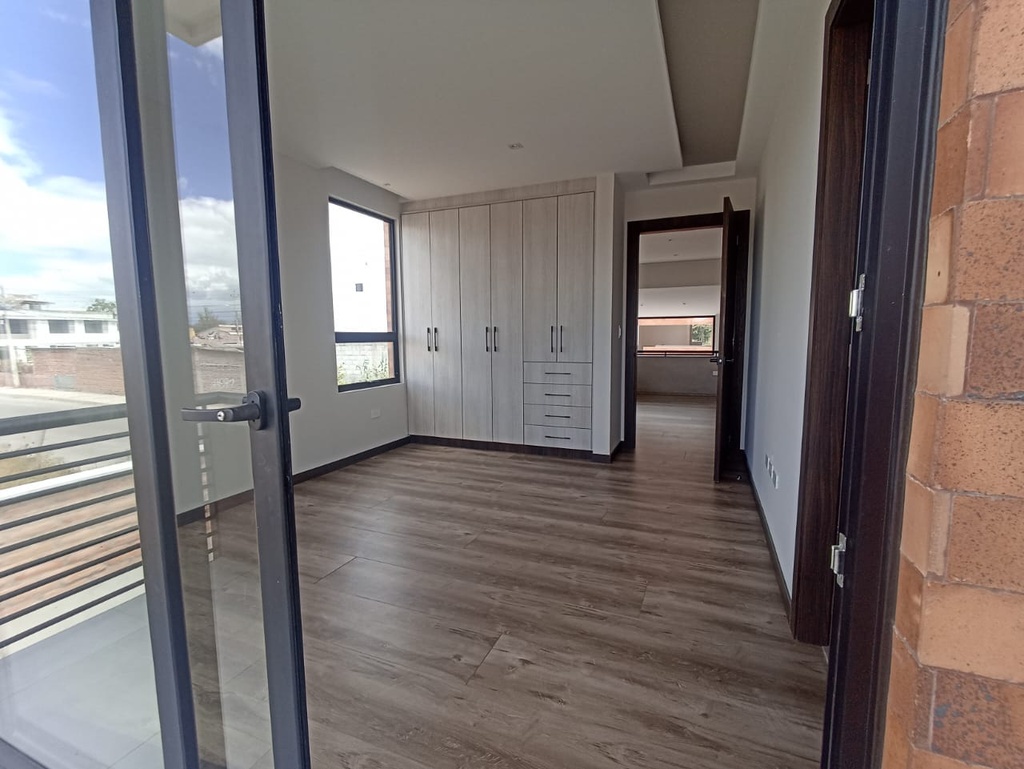 Casa en Venta a Estrenar Sector Puembo