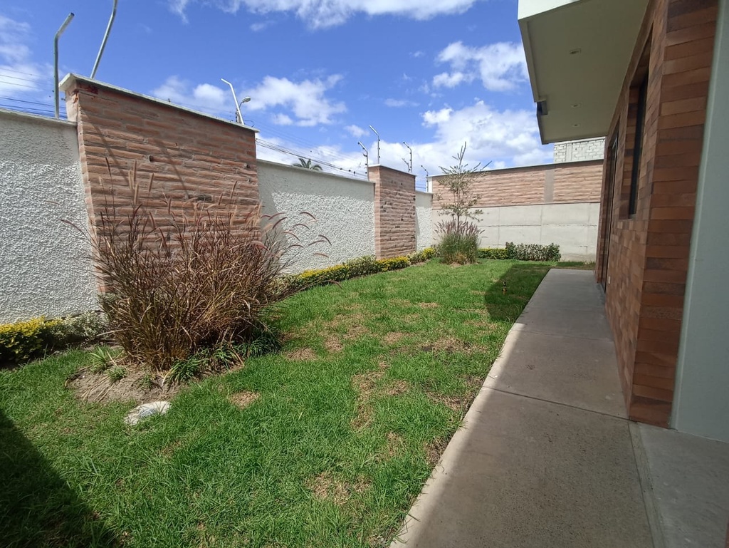 Casa en Venta a Estrenar Sector Puembo