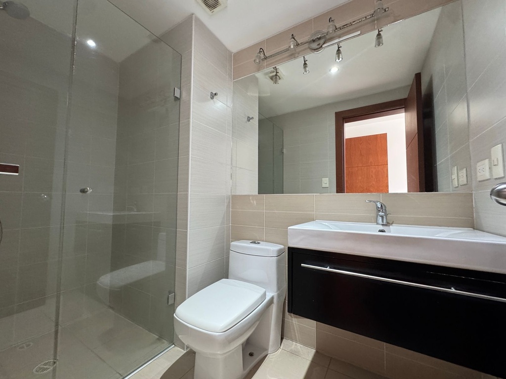 Departamento con Excelente Ubicación en Venta Sector República del Salvador