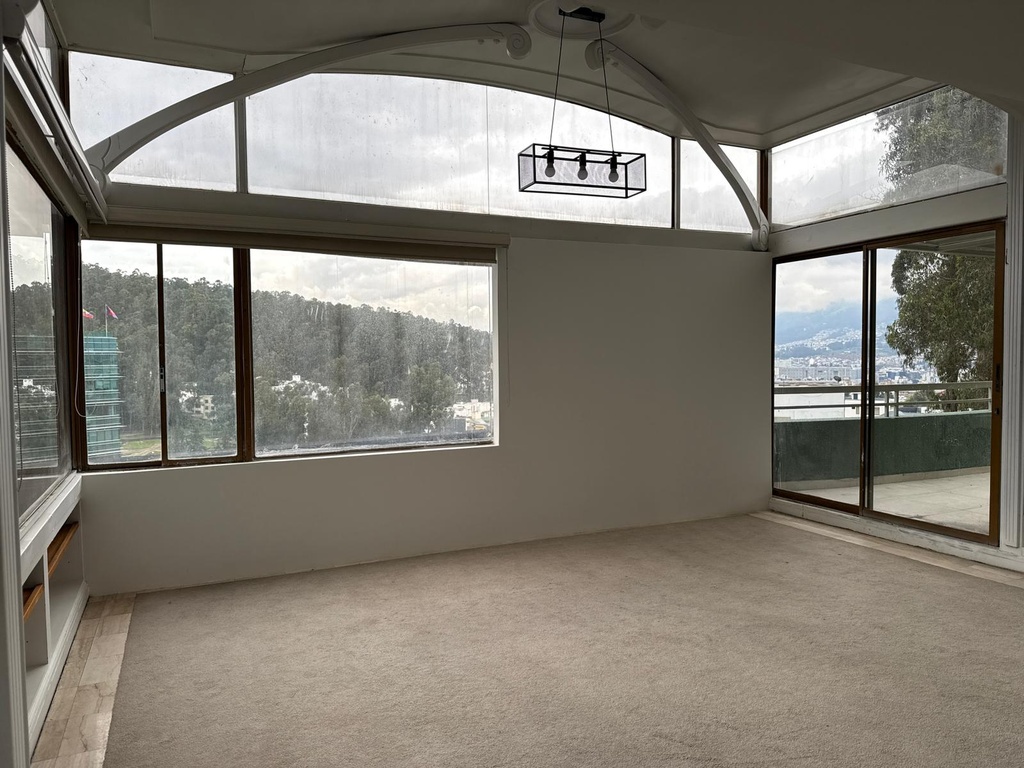 Departamento con Hermosa Vista en Alquiler Sector Monteserrin