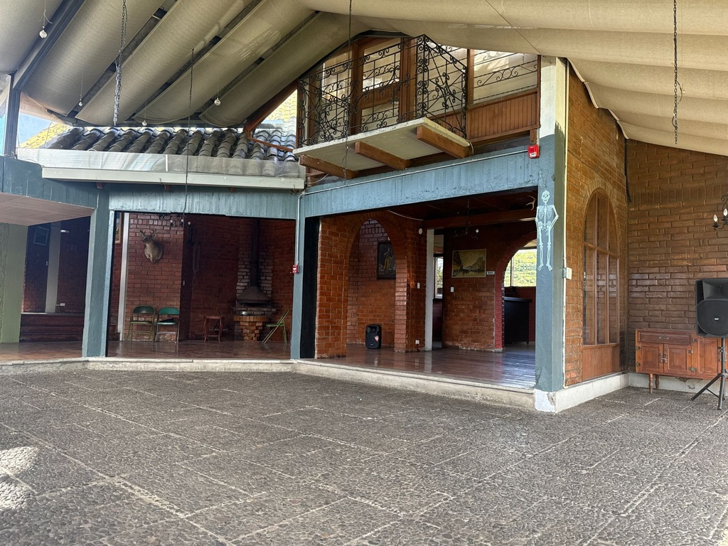 Casa Comercial en Alquiler con Ubicación Estratégica en Puembo Rosa Blanca