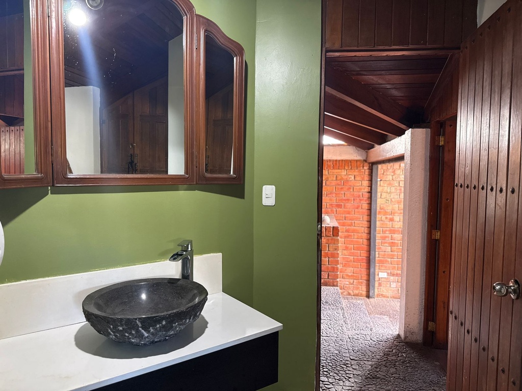 Terreno en Alquiler con Ubicación Estratégica sector Puembo Rosa Blanca