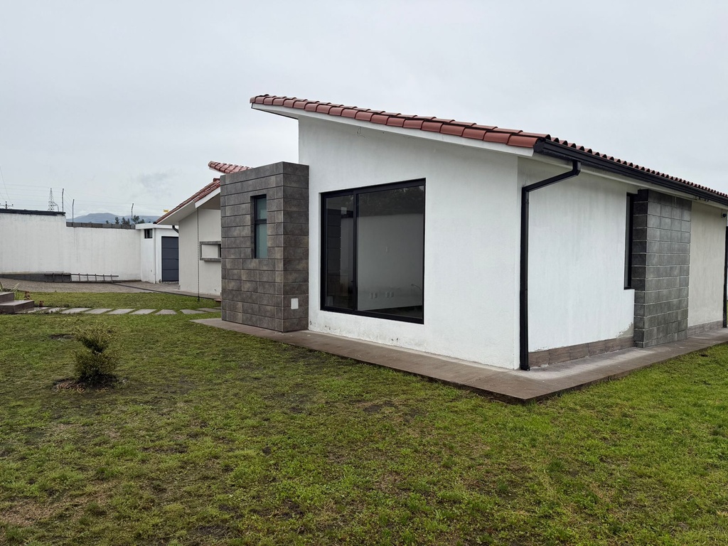 Casa Nueva en Venta de 3 Dormitorios Sector Alangasí la Floresta de la Merced