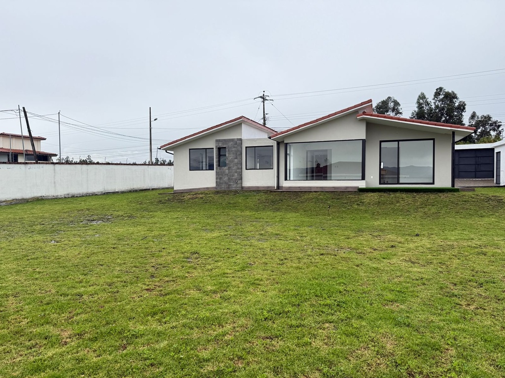 Casa Nueva en Venta de 3 Dormitorios Sector Alangasí la Floresta de la Merced