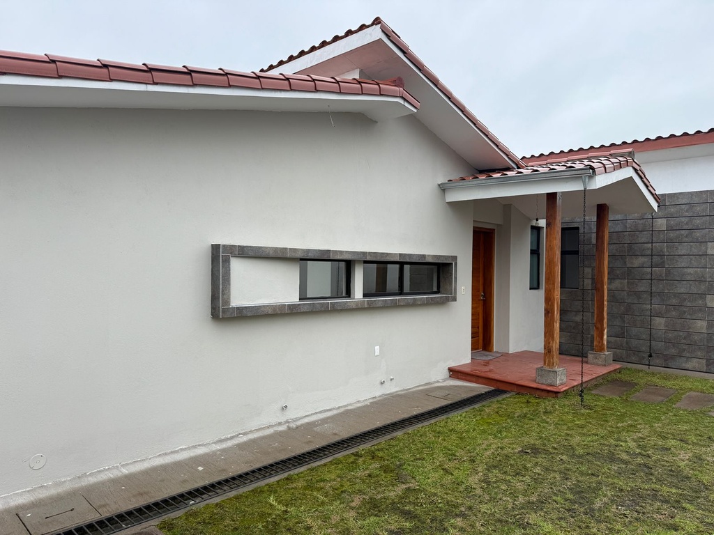 Casa Nueva en Venta de 3 Dormitorios Sector Alangasí la Floresta de la Merced