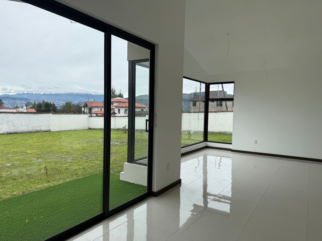 Casa Nueva en Venta de 3 Dormitorios Sector Alangasí la Floresta de la Merced