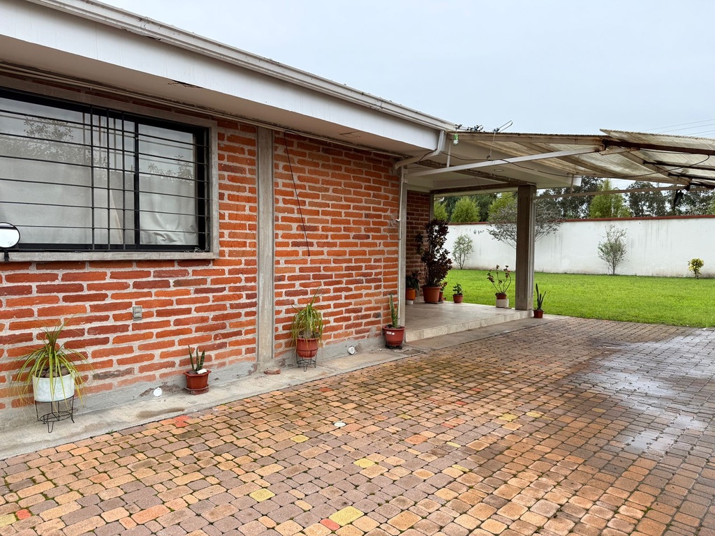 Casa con Piscina en Venta Sector Alangasí la Floresta de la Merced