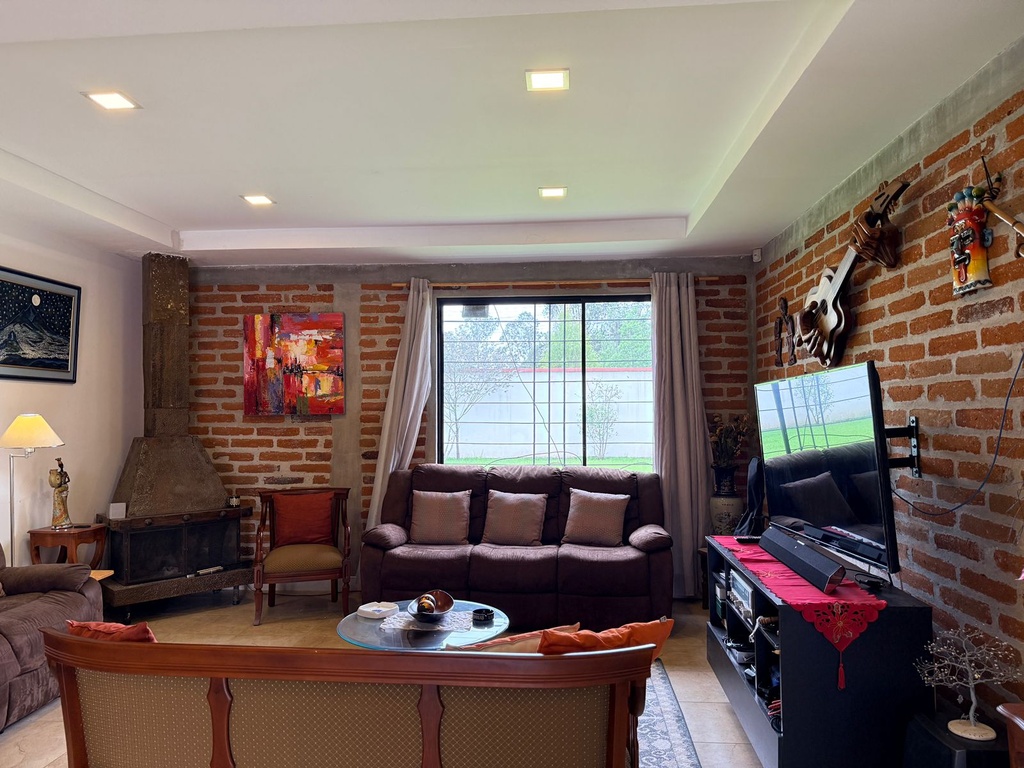 Casa con Piscina en Venta Sector Alangasí la Floresta de la Merced