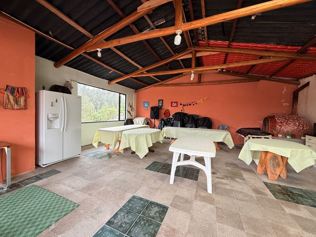 Casa con Piscina en Venta Sector Alangasí la Floresta de la Merced