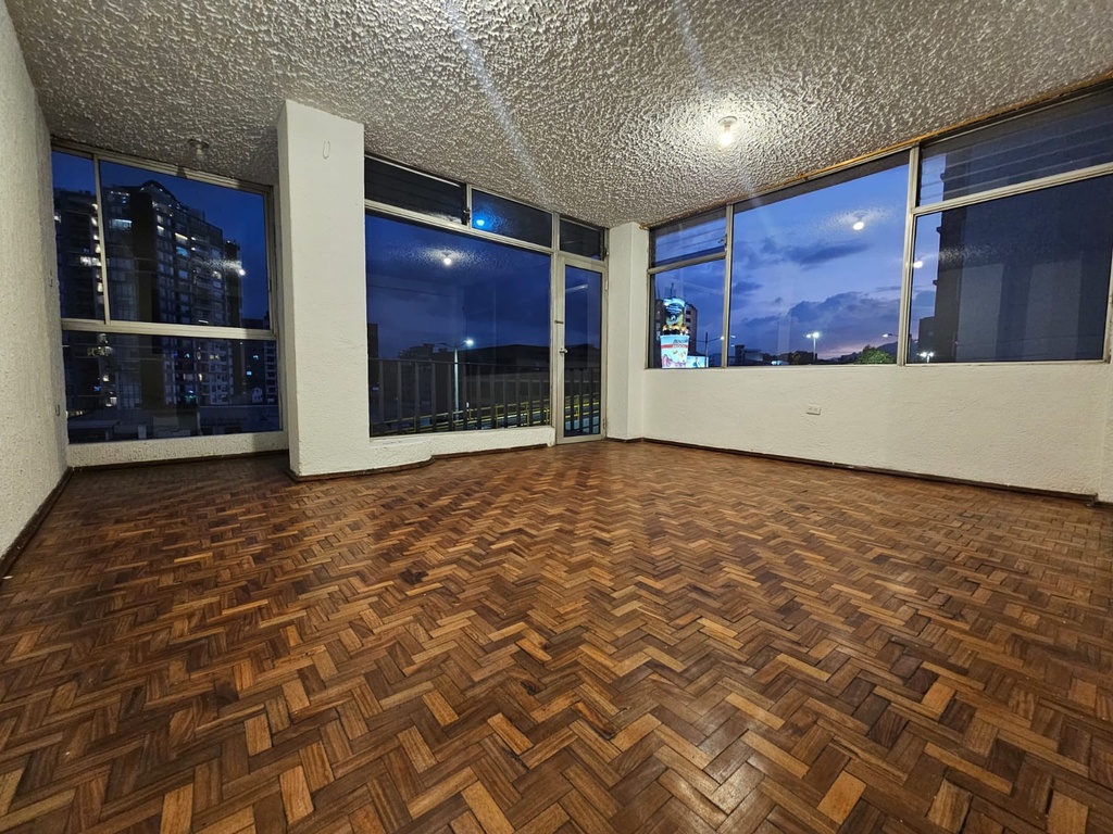 Departamento en Alquiler con Excelente Ubicación Sector La Carolina