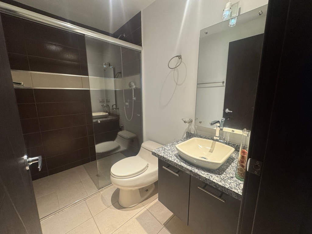 Departamento en Alquiler con Excelente Ubicación Sector La Carolina