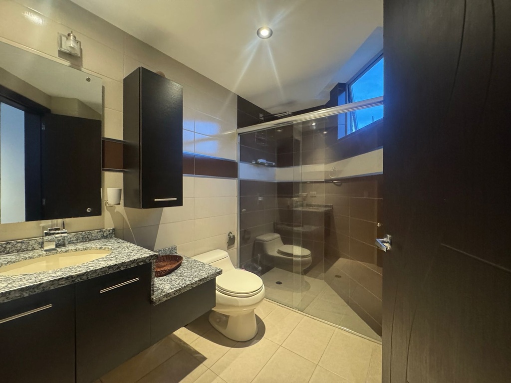 Departamento en Alquiler con Excelente Ubicación Sector La Carolina