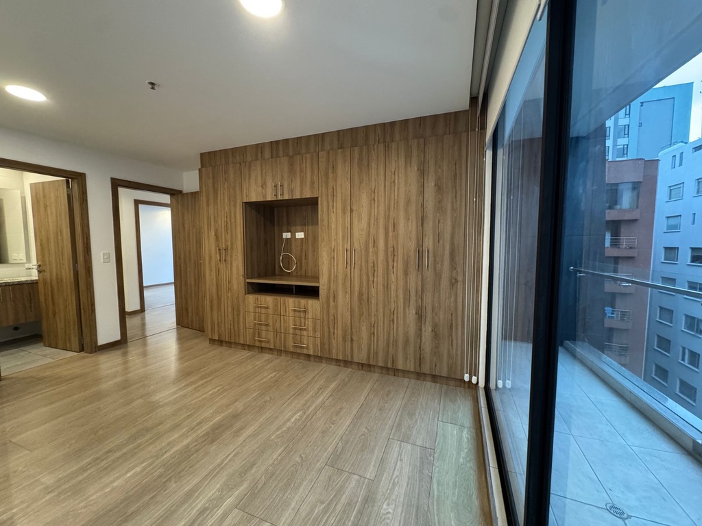 Departamento con Excelente Ubicación en Alquiler Sector República del Salvador 