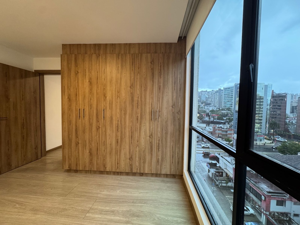 Departamento con Excelente Ubicación en Alquiler Sector República del Salvador 