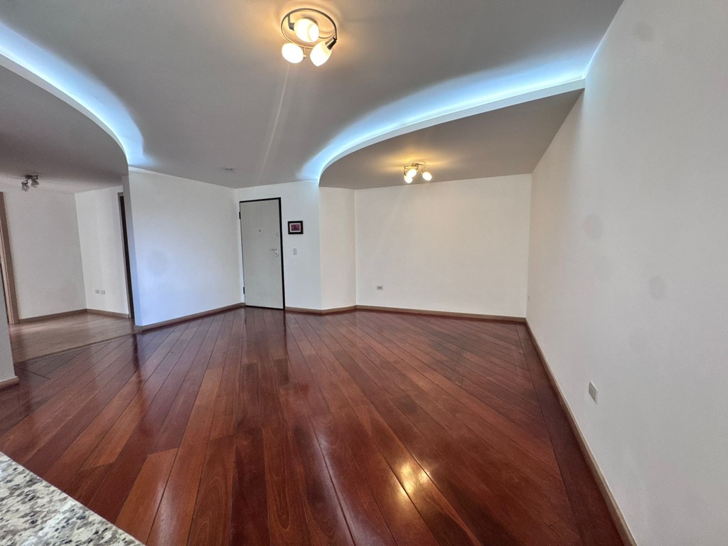 Departamento con Excelente Ubicación en Alquiler Sector La Carolina 
