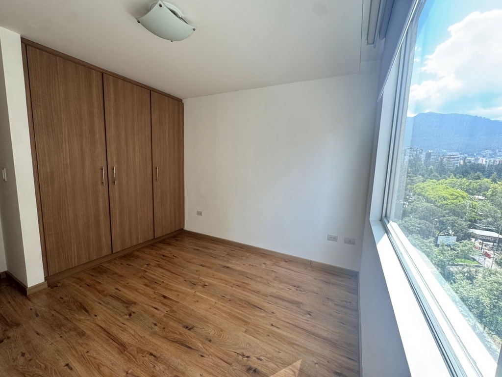 Departamento con Excelente Ubicación en Alquiler Sector La Carolina 
