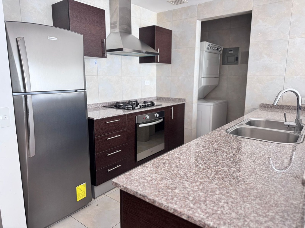 Suite con Excelente Ubicación en Alquiler Sector República del Salvador 
