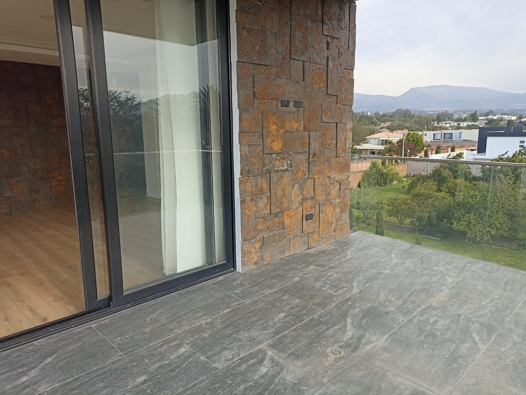 Alquiler de Departamento con Hermosa Vista en el Sector Tumbaco