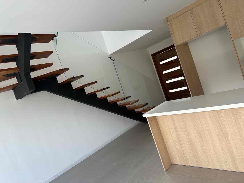 Alquiler de Casa con Excelente Ubicación en el Sector Cumbayá 