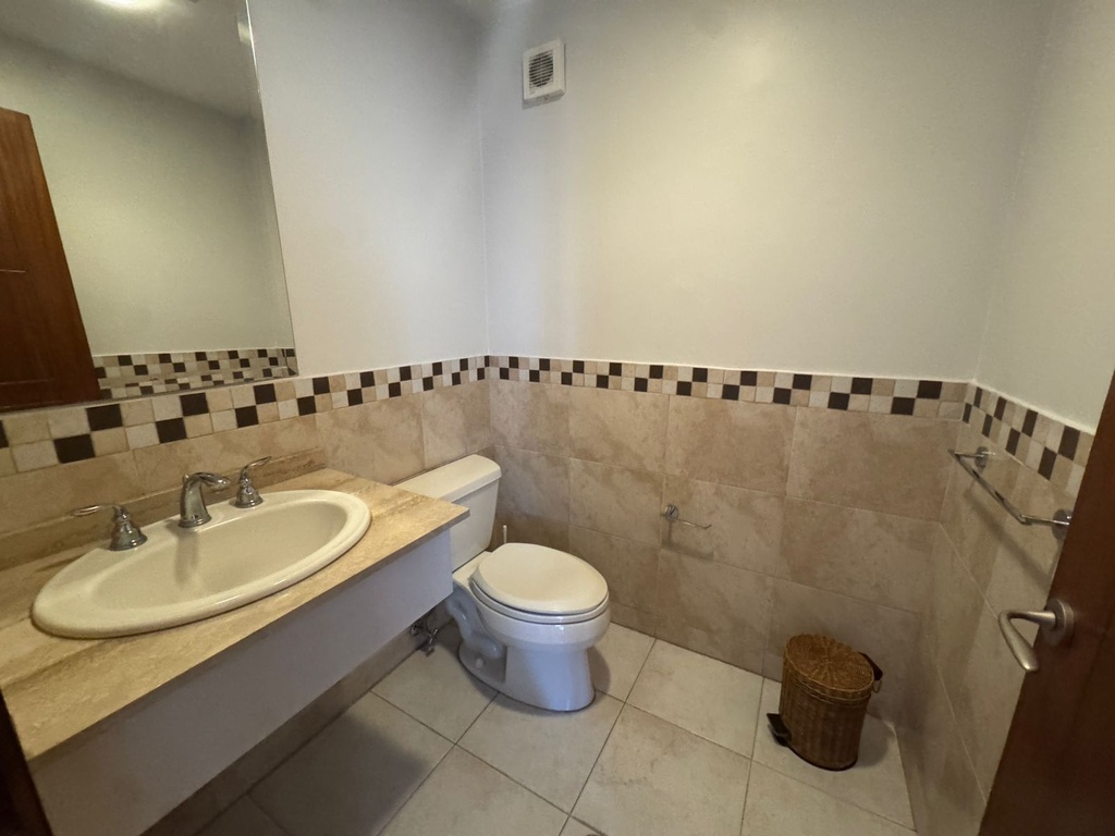 Alquiler de Departamento con Excelente Ubicación en el Sector República del Salvador