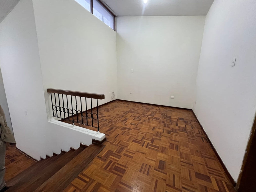 Casa Comercial en Alquiler Sector Rumipamba