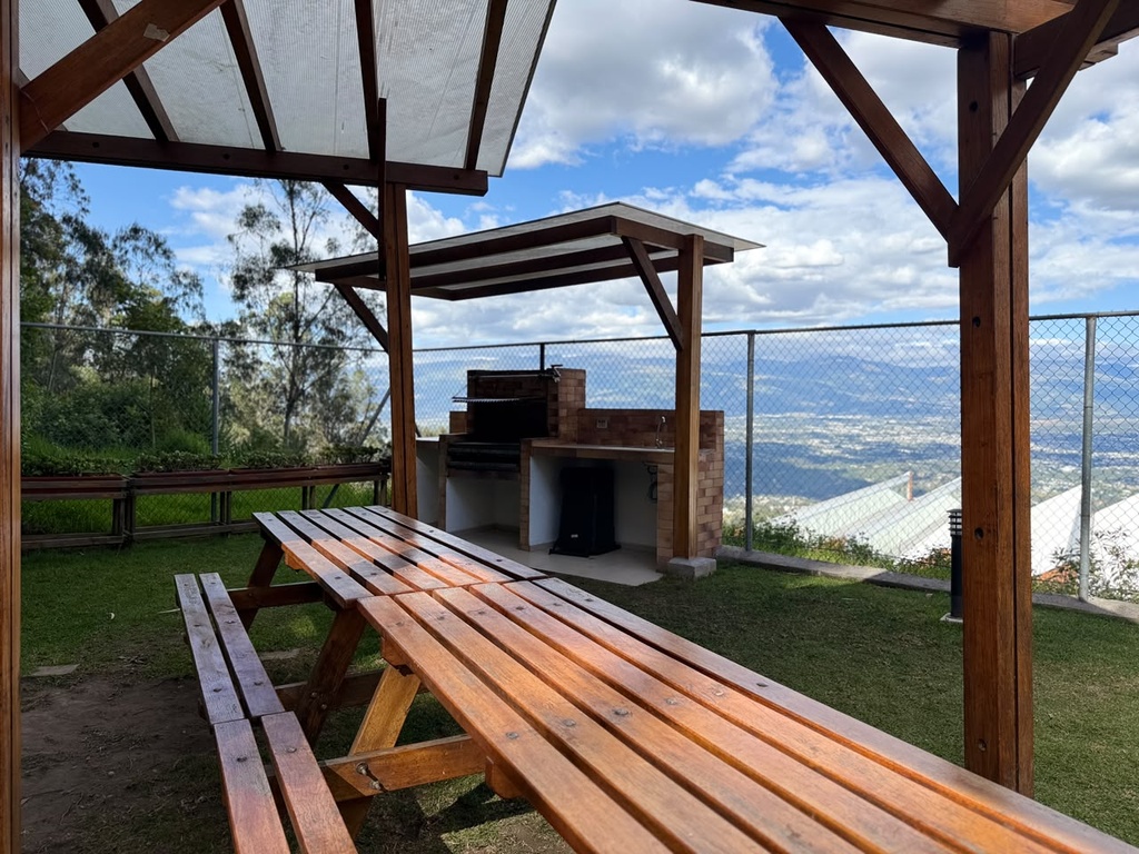 Departamento de 3 Dormitorios en Venta Sector Monteserrin