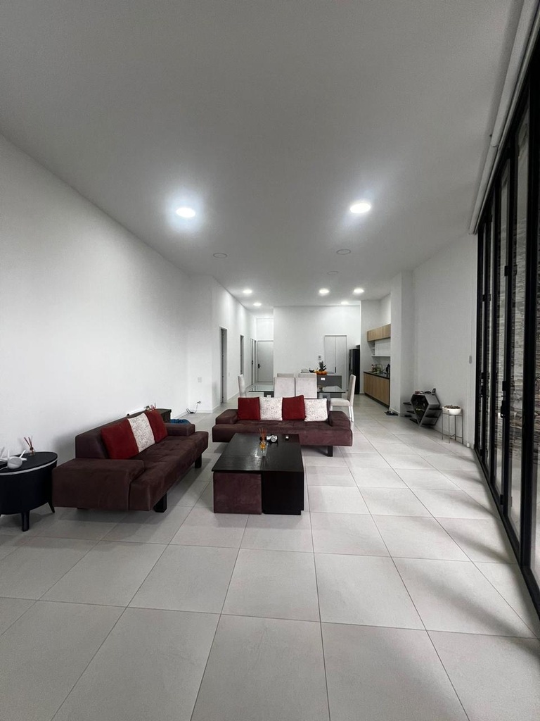 Departamento Amplio de 3 Dormitorios en Alquiler Sector Cumbayá 