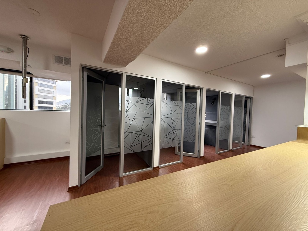 Oficina con Ubicación Estratégica en Alquiler Sector República del Salvador