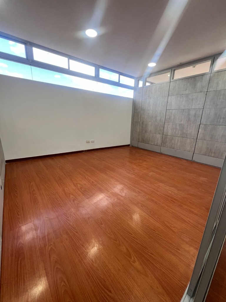 Oficina con Hermosa Vista en Alquiler Sector Orellana