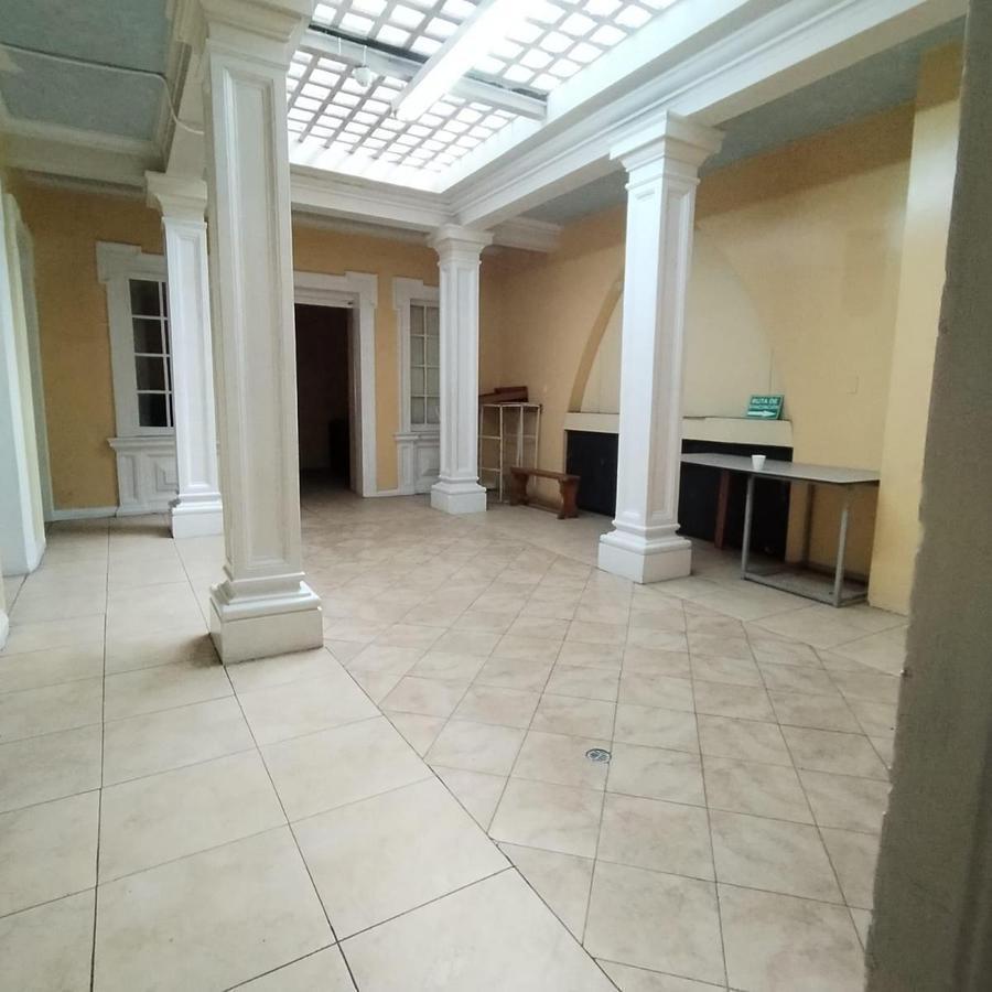 Casa Comercial con Excelente Ubicación en Venta en el Centro Histórico de Quito