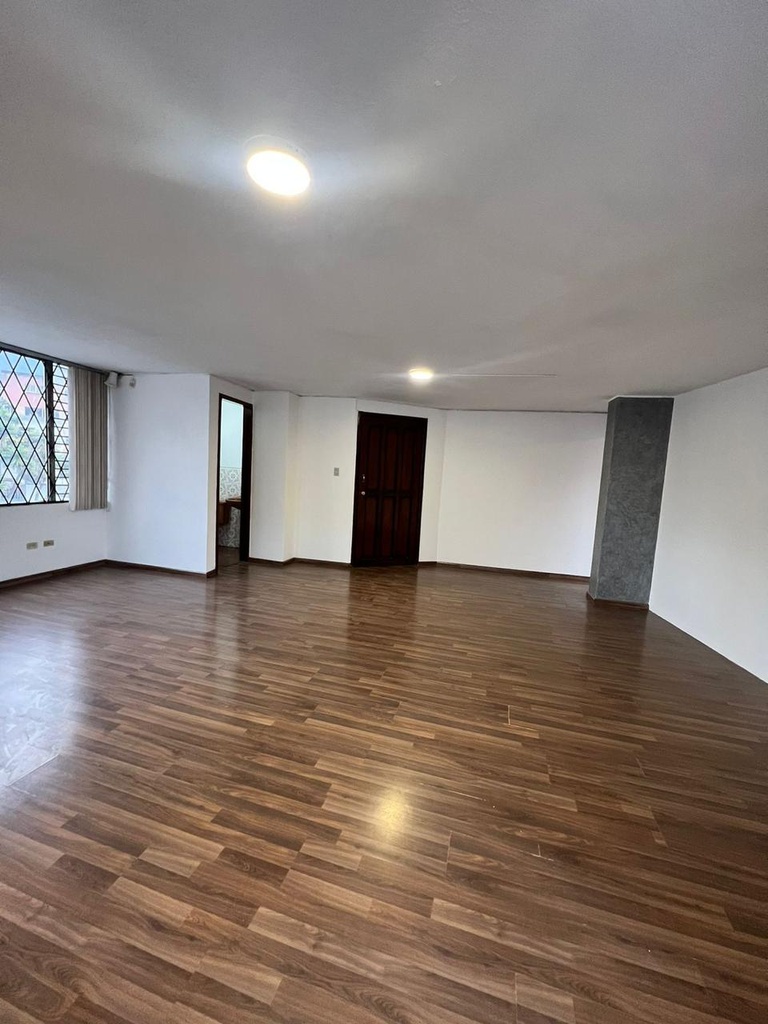 Oficina con Ubicación Estratégica en Alquiler Sector La Pradera 