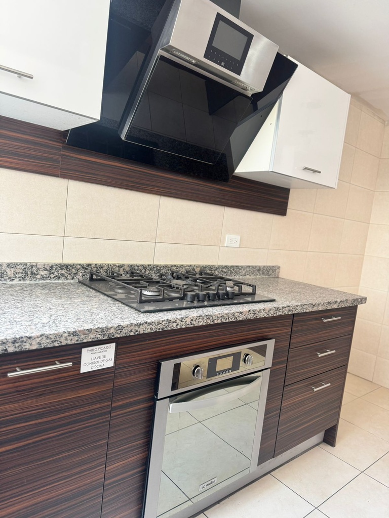 Departamento con Excelente Ubicación en Venta Sector República del Salvador