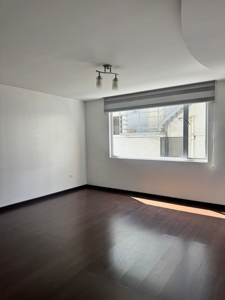 Departamento con Excelente Ubicación en Venta Sector República del Salvador