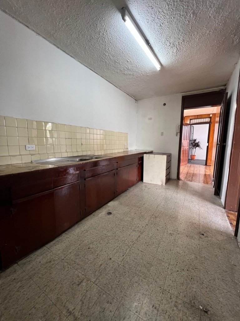 Oficina con Ubicación Estratégica en Alquiler Sector  Belisario Quevedo