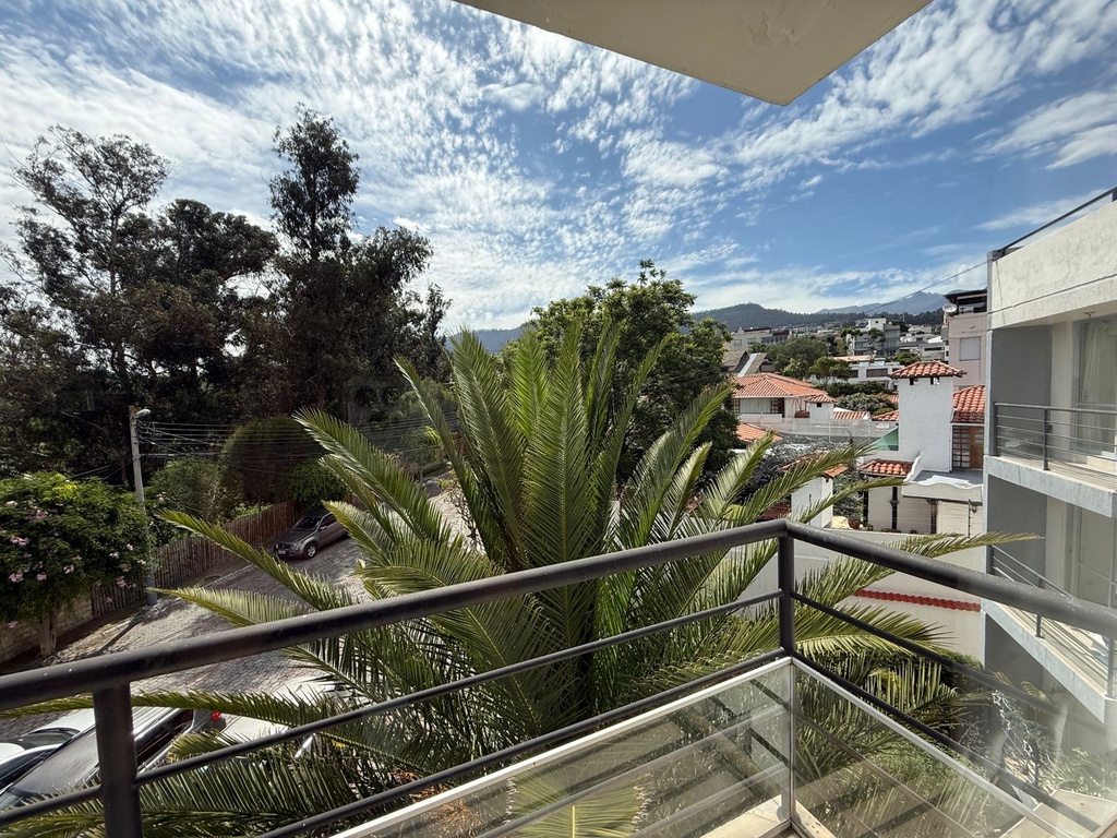 Departamento Amplio de 3 Dormitorios en Alquiler Sector Cumbayá